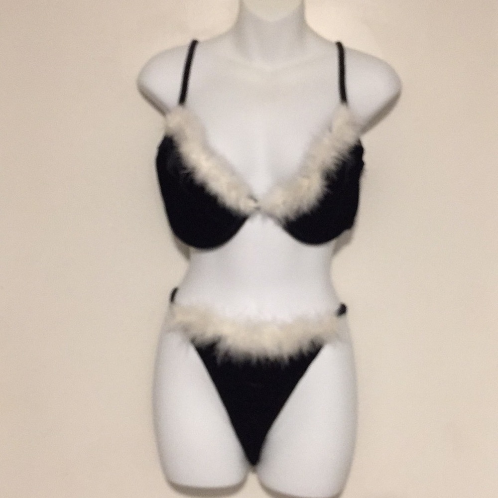 Black velvet feathered intimacy set!